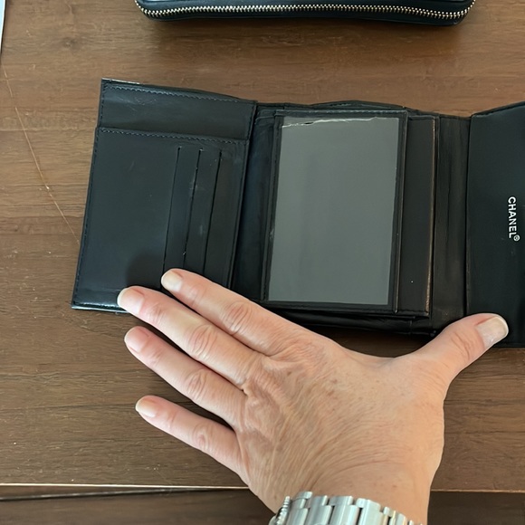Authentic Chanel patten leather wallet - Picture 8 of 16